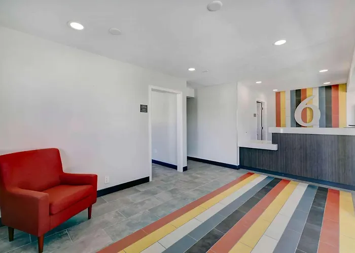 6 Wy Flaming Gorge Hotel